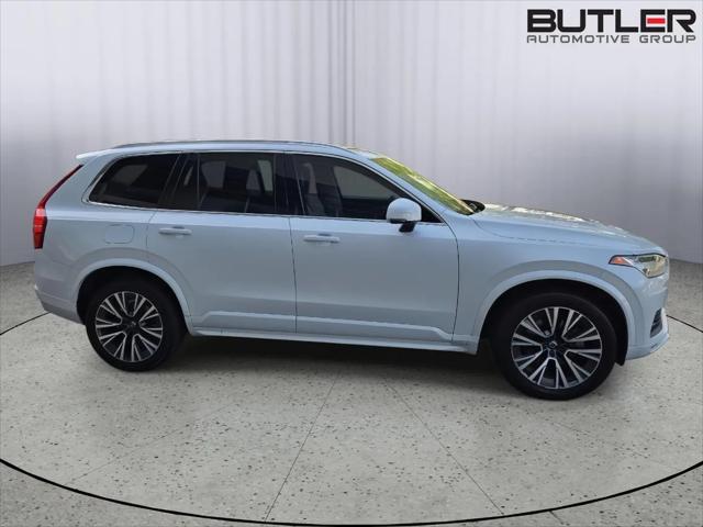 2022 Volvo XC90 T5 Momentum 7 Passenger