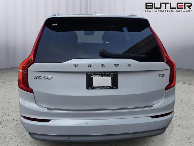 2022 Volvo XC90 T5 Momentum 7 Passenger