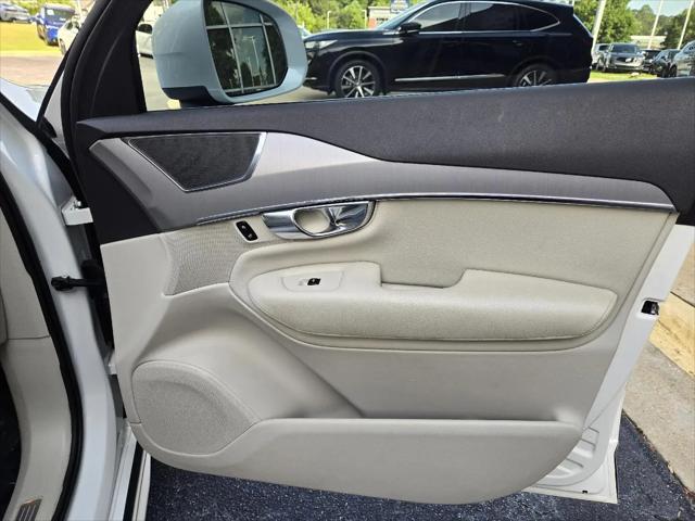 2022 Volvo XC90 T5 Momentum 7 Passenger