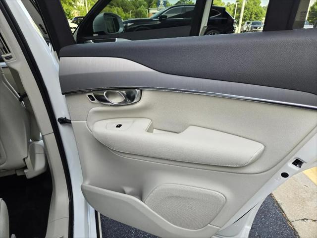 2022 Volvo XC90 T5 Momentum 7 Passenger