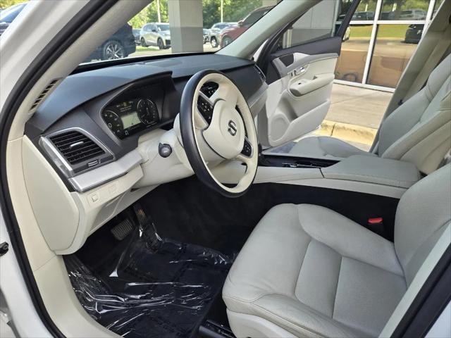 2022 Volvo XC90 T5 Momentum 7 Passenger