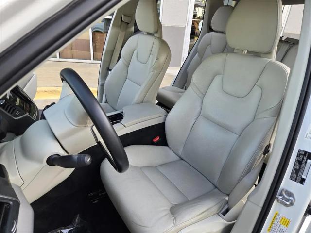 2022 Volvo XC90 T5 Momentum 7 Passenger