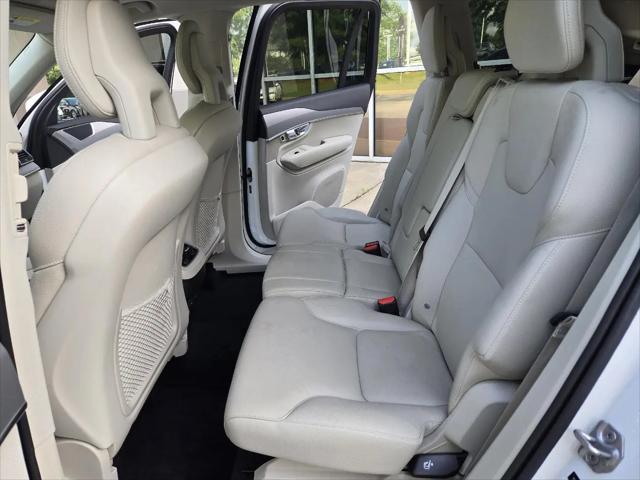 2022 Volvo XC90 T5 Momentum 7 Passenger