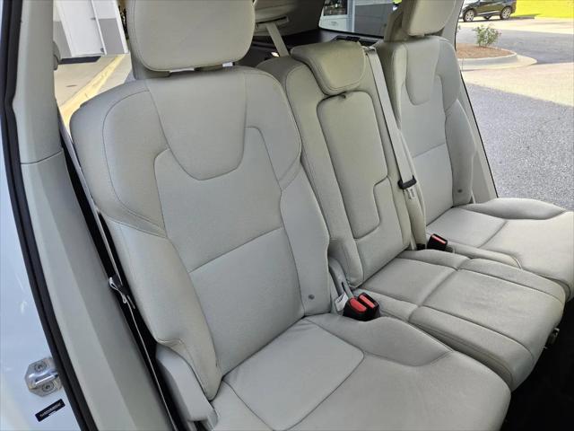 2022 Volvo XC90 T5 Momentum 7 Passenger
