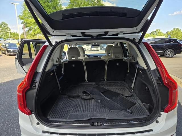 2022 Volvo XC90 T5 Momentum 7 Passenger