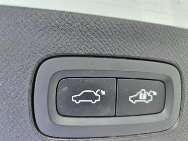 2022 Volvo XC90 T5 Momentum 7 Passenger