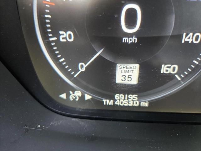 2022 Volvo XC90 T5 Momentum 7 Passenger