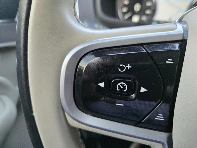 2022 Volvo XC90 T5 Momentum 7 Passenger