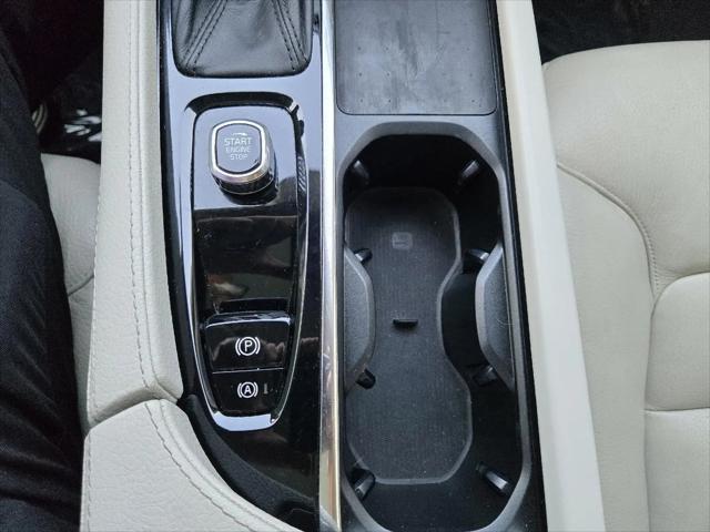 2022 Volvo XC90 T5 Momentum 7 Passenger