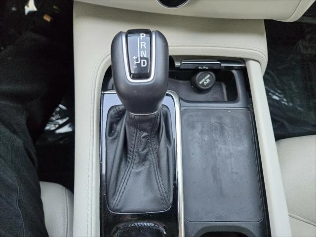 2022 Volvo XC90 T5 Momentum 7 Passenger