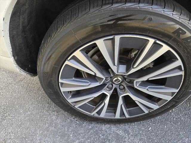 2022 Volvo XC90 T5 Momentum 7 Passenger