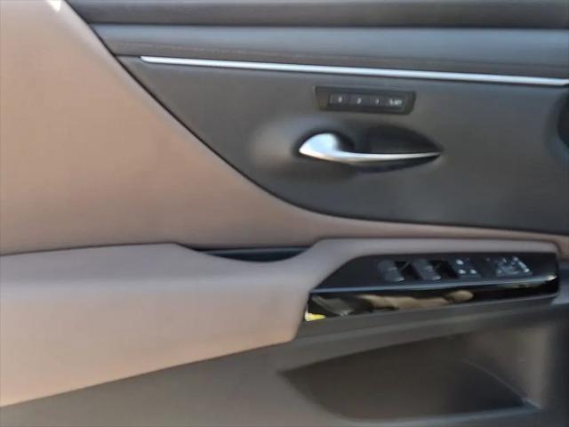 2025 Lexus ES 300h ES 300h