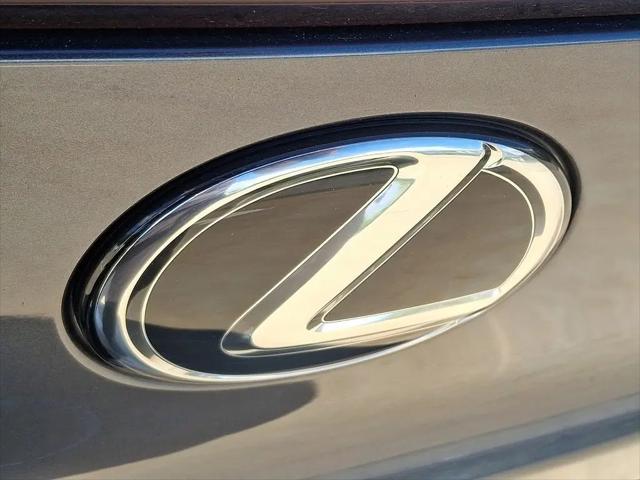 2025 Lexus 300 Premium