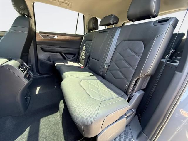 2026 Volkswagen Atlas SE with Technology