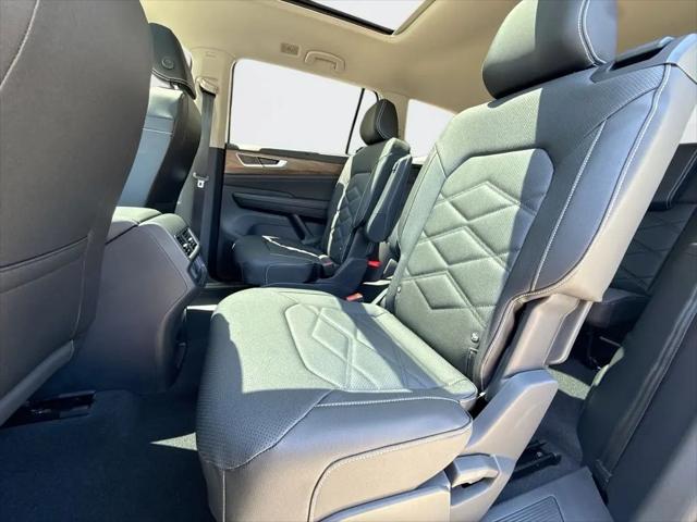 2026 Volkswagen Atlas SE with Technology