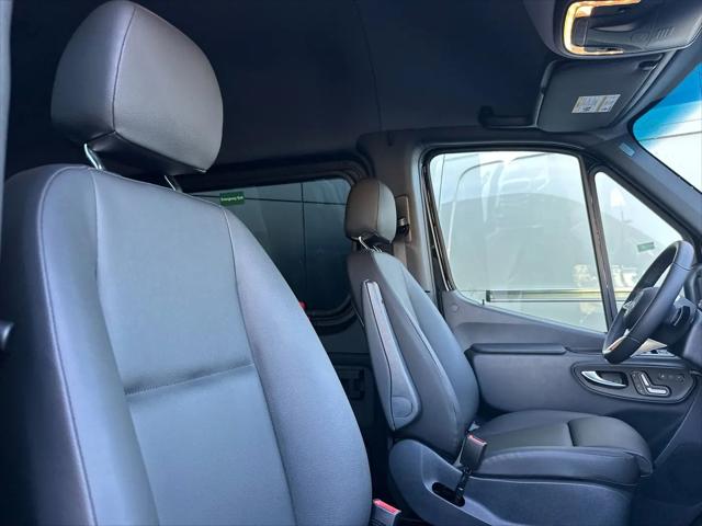 2025 Mercedes-Benz Sprinter 2500 Standard Roof 4-Cyl Diesel HO Select