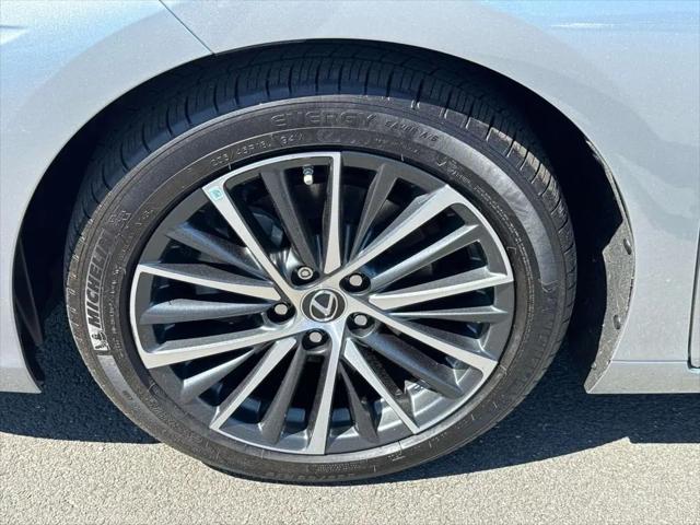 2023 Lexus ES 300h ES 300h