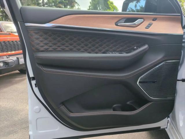 2026 Jeep Grand Cherokee Summit 4x4