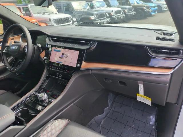 2026 Jeep Grand Cherokee Summit 4x4