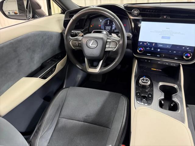 2023 Lexus RZ 450e Luxury