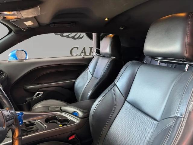 2016 Dodge Challenger SXT Plus