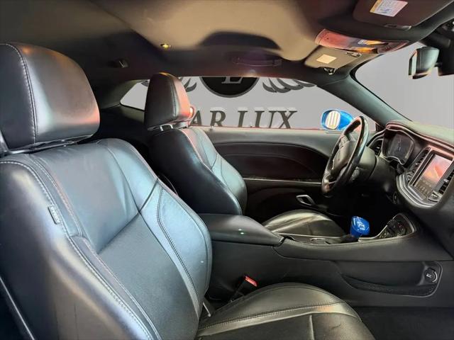 2016 Dodge Challenger SXT Plus