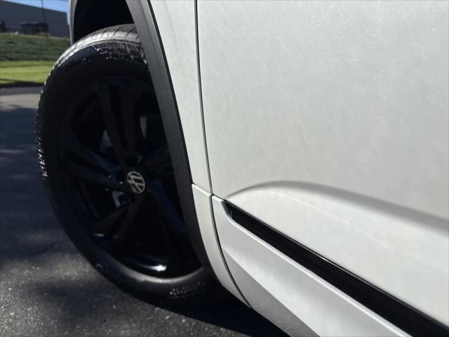 2026 Volkswagen Atlas Cross Sport SEL R-Line Black
