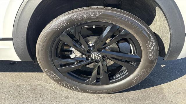 2026 Volkswagen Atlas Cross Sport SEL R-Line Black