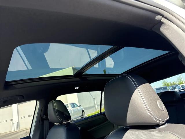 2026 Volkswagen Atlas Cross Sport SEL R-Line Black