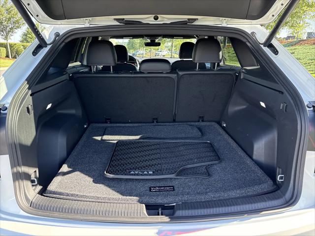 2026 Volkswagen Atlas Cross Sport SEL R-Line Black