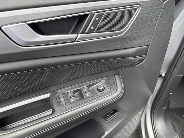 2026 Volkswagen Atlas Cross Sport SE with Technology
