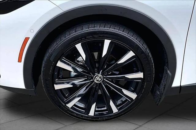2024 Toyota Crown Platinum