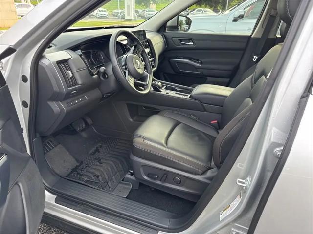 2025 Nissan Pathfinder SL FWD