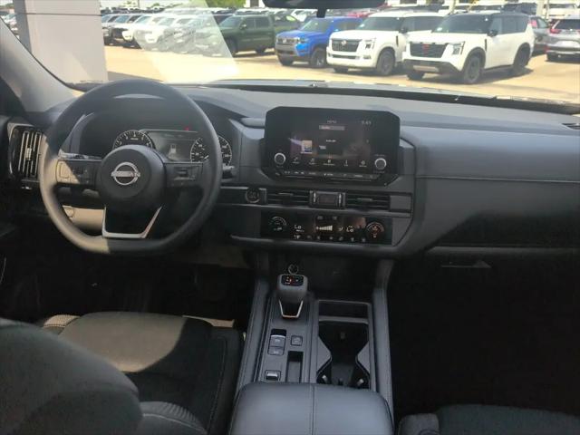 2025 Nissan Pathfinder S FWD