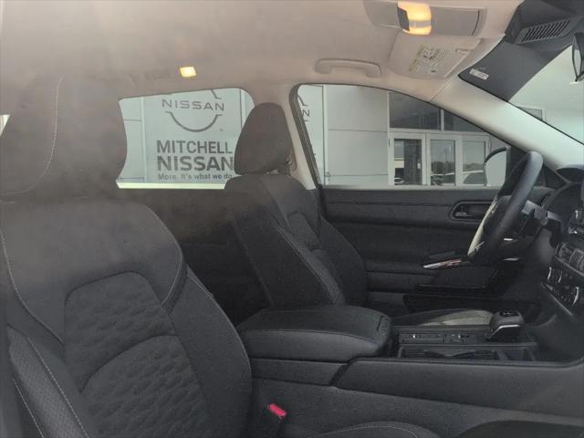 2025 Nissan Pathfinder S FWD