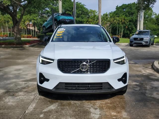 2026 Volvo XC40 Plus, B5 AWD Gas (mild hybrid), Dark