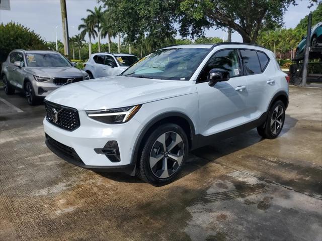 2026 Volvo XC40 Plus, B5 AWD Gas (mild hybrid), Dark