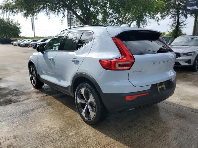 2026 Volvo XC40 Plus, B5 AWD Gas (mild hybrid), Dark