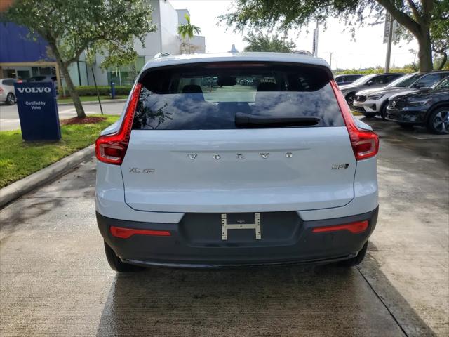 2026 Volvo XC40 Plus, B5 AWD Gas (mild hybrid), Dark