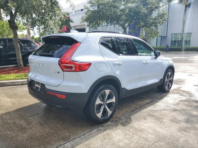 2026 Volvo XC40 Plus, B5 AWD Gas (mild hybrid), Dark