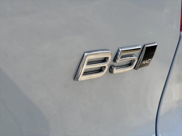 2026 Volvo XC40 Plus, B5 AWD Gas (mild hybrid), Dark