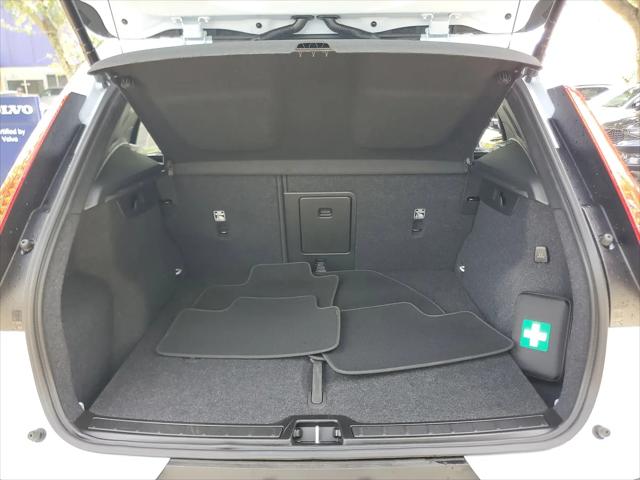 2026 Volvo XC40 Plus, B5 AWD Gas (mild hybrid), Dark