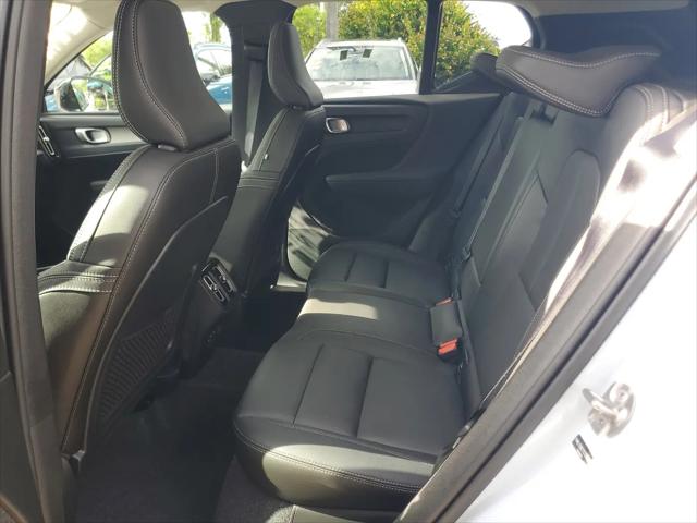 2026 Volvo XC40 Plus, B5 AWD Gas (mild hybrid), Dark