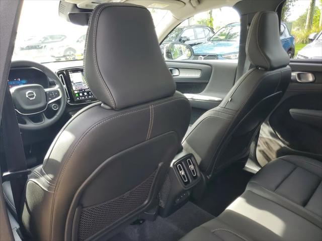 2026 Volvo XC40 Plus, B5 AWD Gas (mild hybrid), Dark