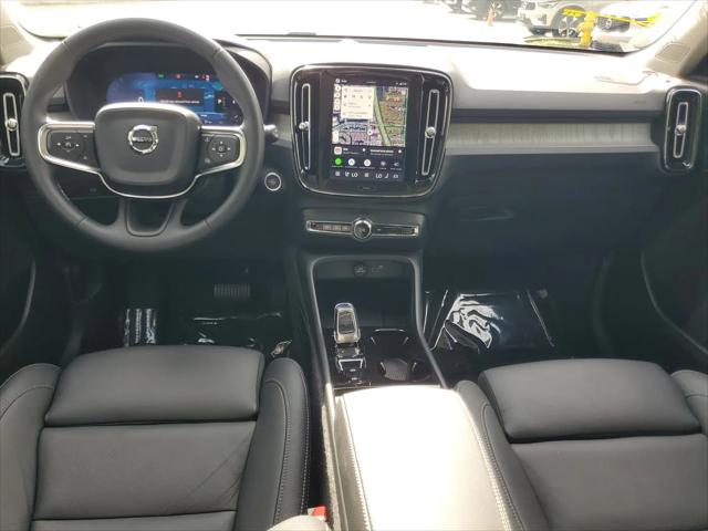 2026 Volvo XC40 Plus, B5 AWD Gas (mild hybrid), Dark