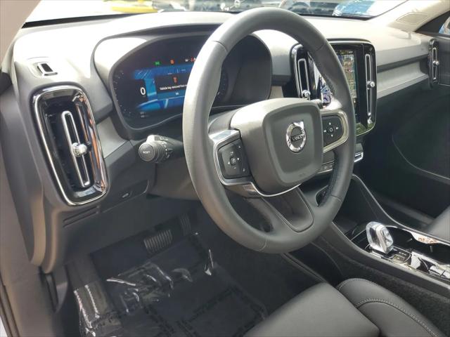 2026 Volvo XC40 Plus, B5 AWD Gas (mild hybrid), Dark