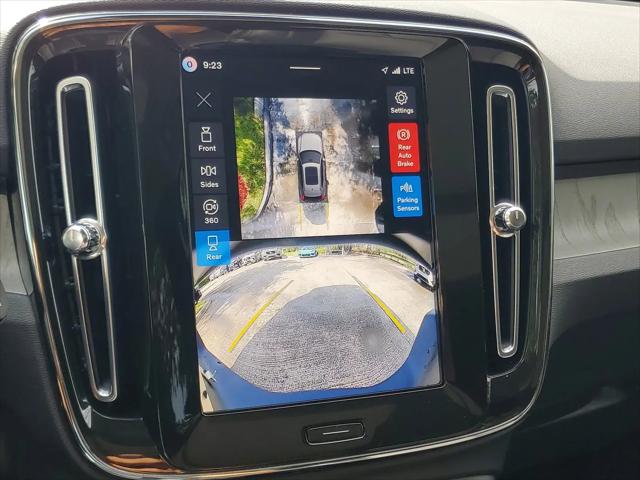 2026 Volvo XC40 Plus, B5 AWD Gas (mild hybrid), Dark