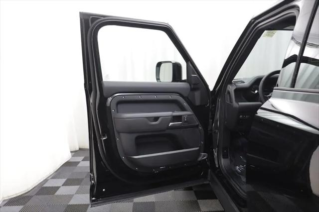 2026 Land Rover Defender P500 X-Dynamic SE