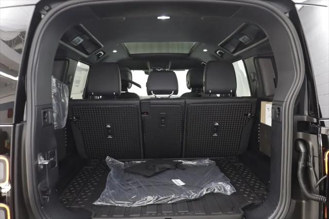 2026 Land Rover Defender P500 X-Dynamic SE