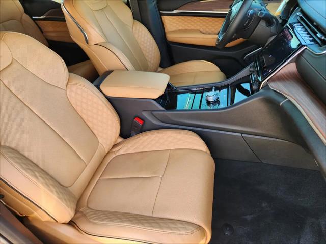 2025 Jeep Grand Cherokee L Summit 4x4